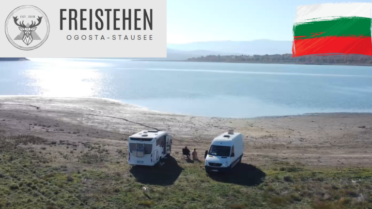 Vanlife mit zwei Campervans am Stausee Ogosta