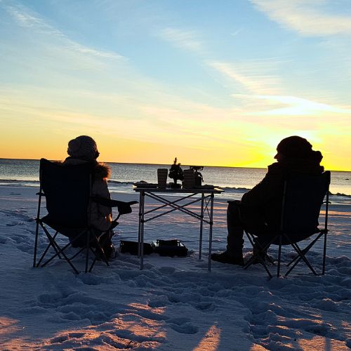 wintercamping wohin zum ueberwintern welches land alex und kathy am meer mit schnee in schweden