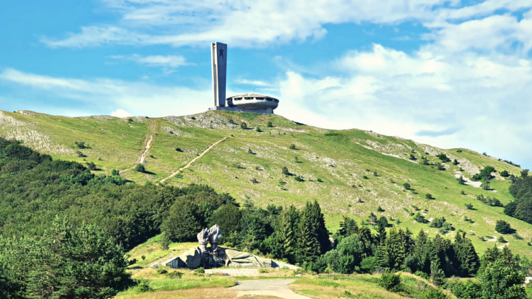 Das Busludscha Denkmal im Balkangebirge in Bulgarien